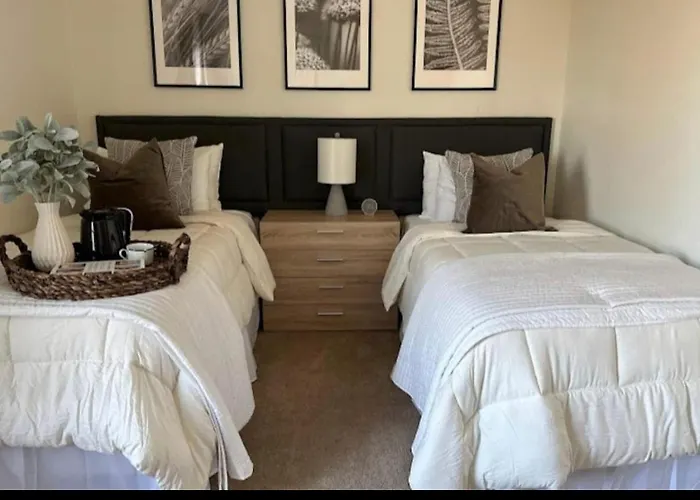 Vine City Home - Duplex - 3 Mins From Gwcc & Mercedes- Benz Stadium